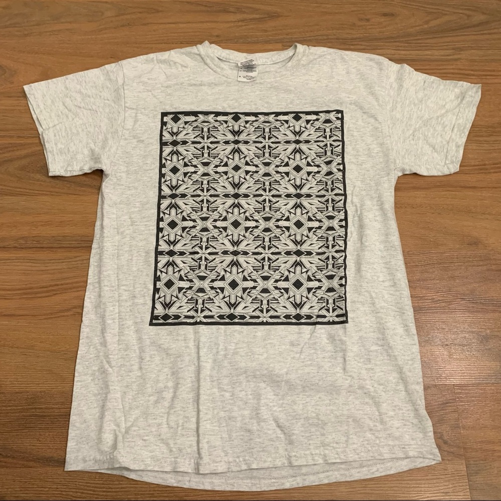Geometric Pattern Graphic Tee Tessalated Design A… - image 1
